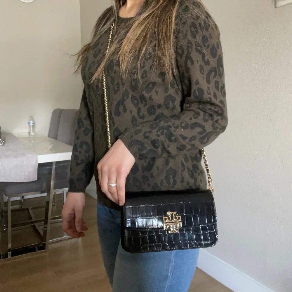 NWT Tory Burch Britten embossed chain wallet w wristlet crossbody Bag black $500
